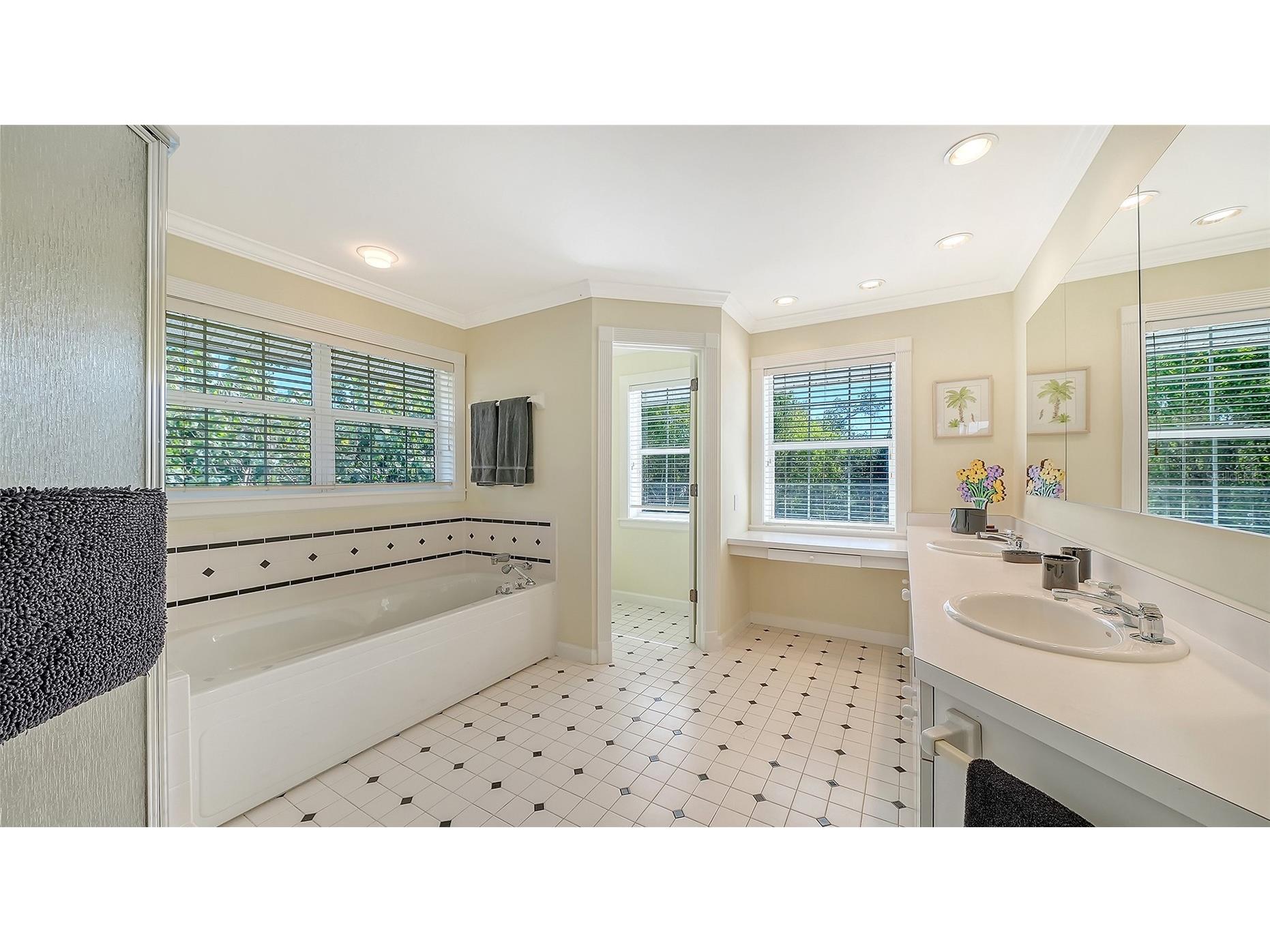 5422 Sandhamn Place Longboat Key FL 34228 - SARASOTA BAY A4686120 image44