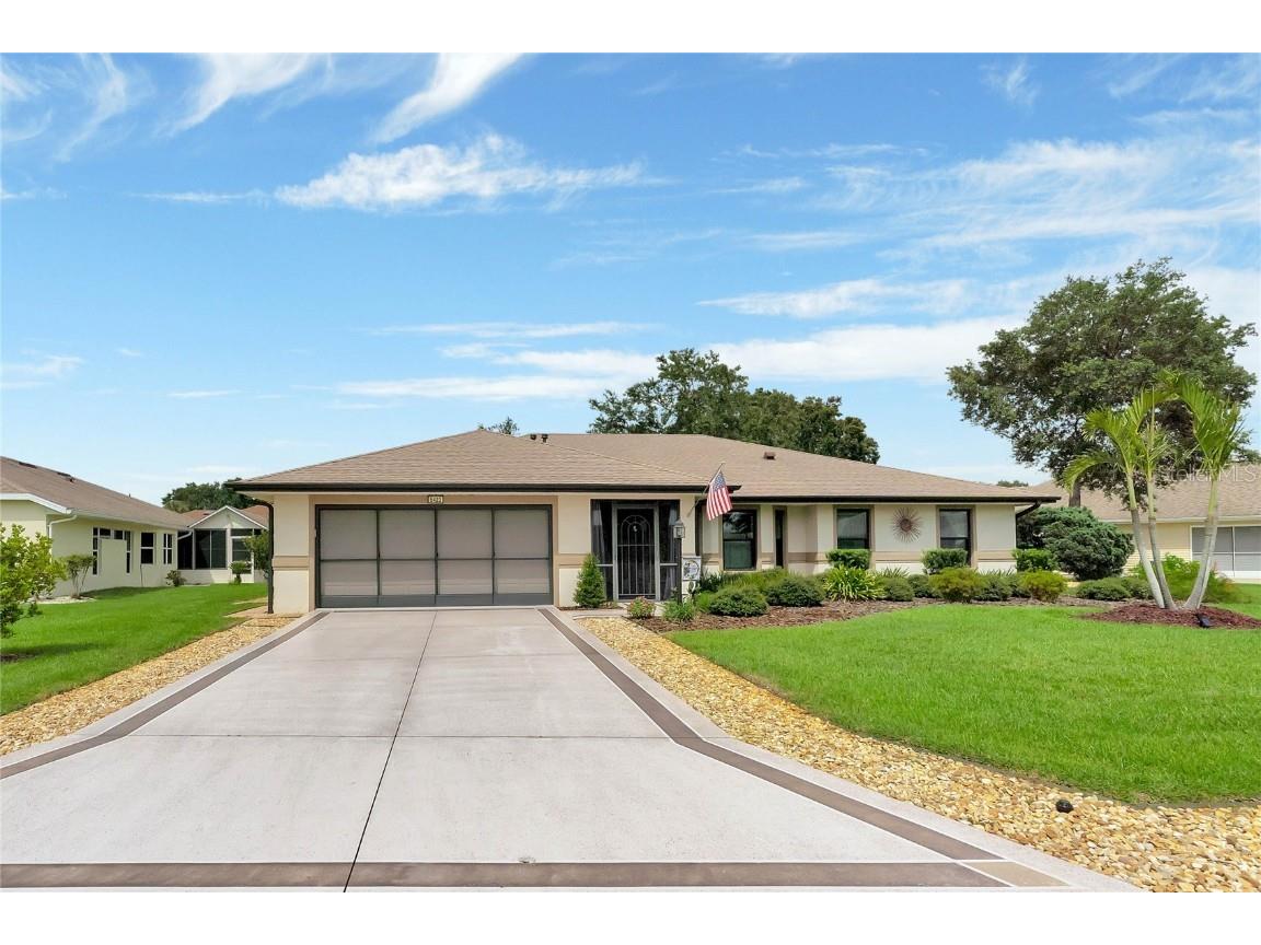5423 Queen Victoria Drive Leesburg FL 34748 - COMMUNITY PONDS AVAILABLE G5071521 image1