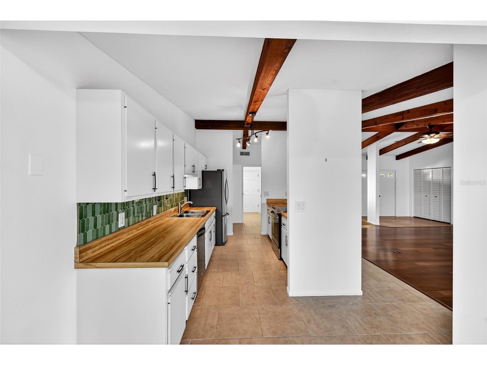 5424 America Drive Sarasota FL 34231 - PHILLIPPI CREEK A4679427 image16