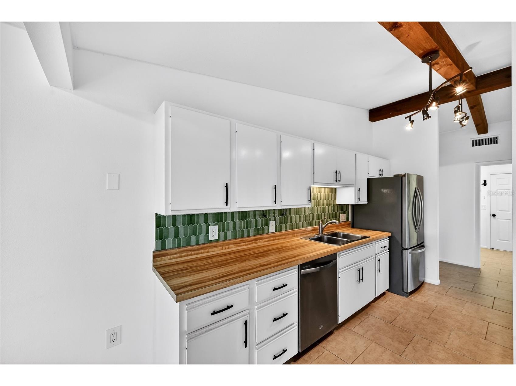 5424 America Drive Sarasota FL 34231 - PHILLIPPI CREEK A4679427 image19