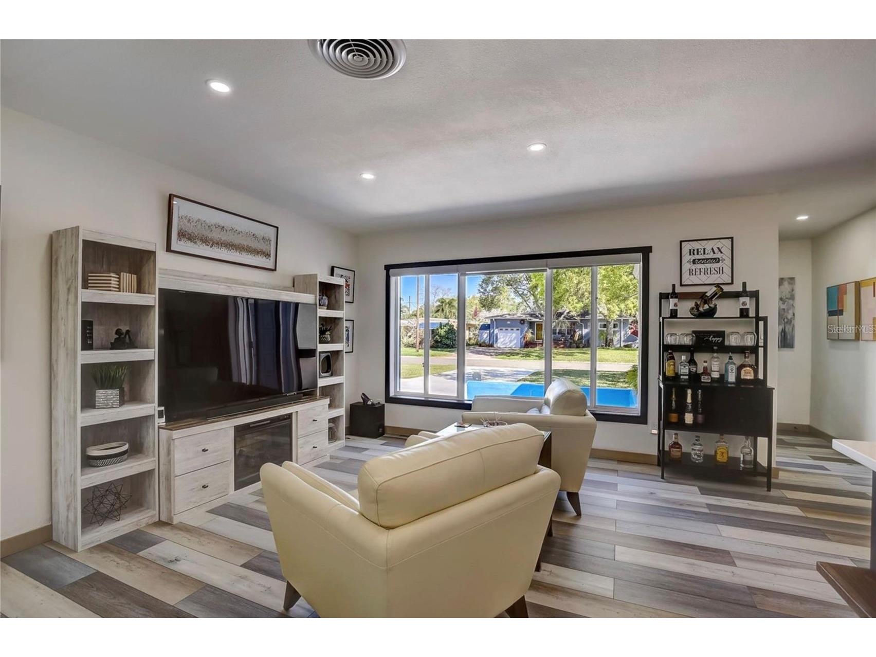 5428 7th Avenue N Saint Petersburg FL 33710 TB8508293 image7