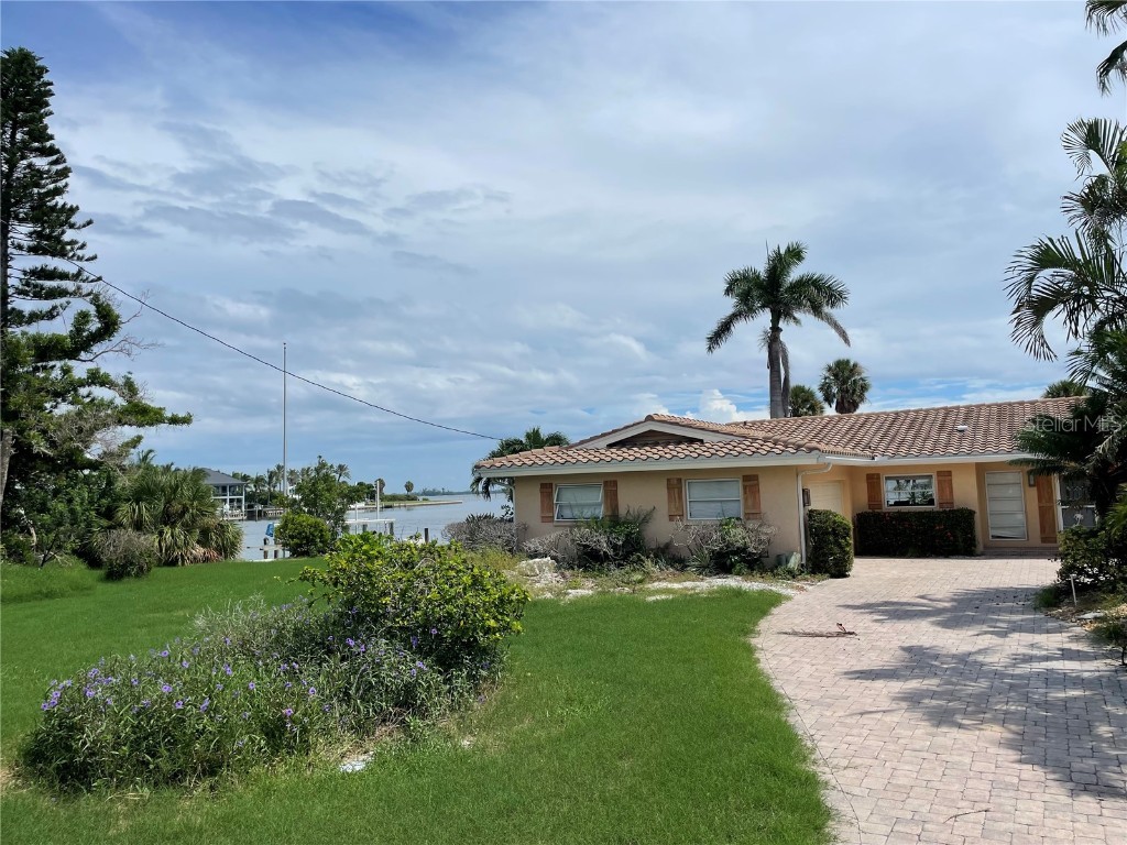 543 Key Royale Drive Holmes Beach FL 34217 A4627140 image2