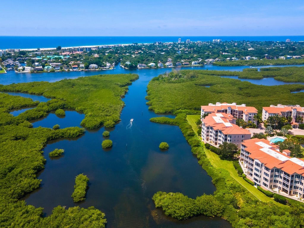 5430 Eagles Point Circle #101 Sarasota FL 34231 A4592193 image1