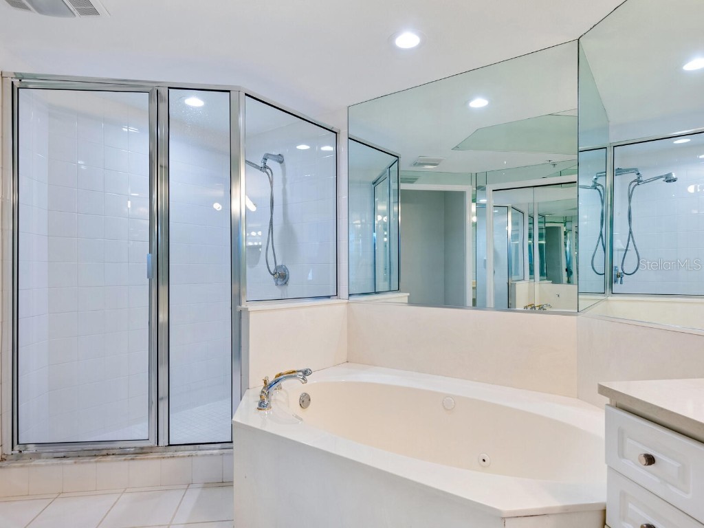 5430 Eagles Point Circle #101 Sarasota FL 34231 A4651463 image32