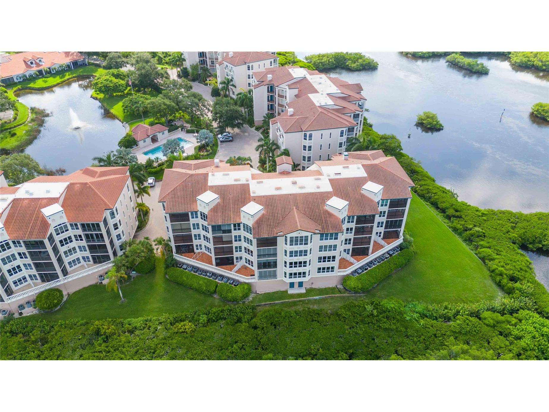 5430 Eagles Point Circle #104 Sarasota FL 34231 A4678523 image1