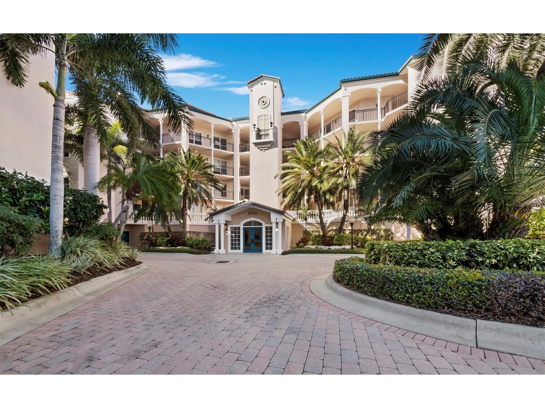 5430 Eagles Point Circle #105 Sarasota FL 34231 A4681273 image1