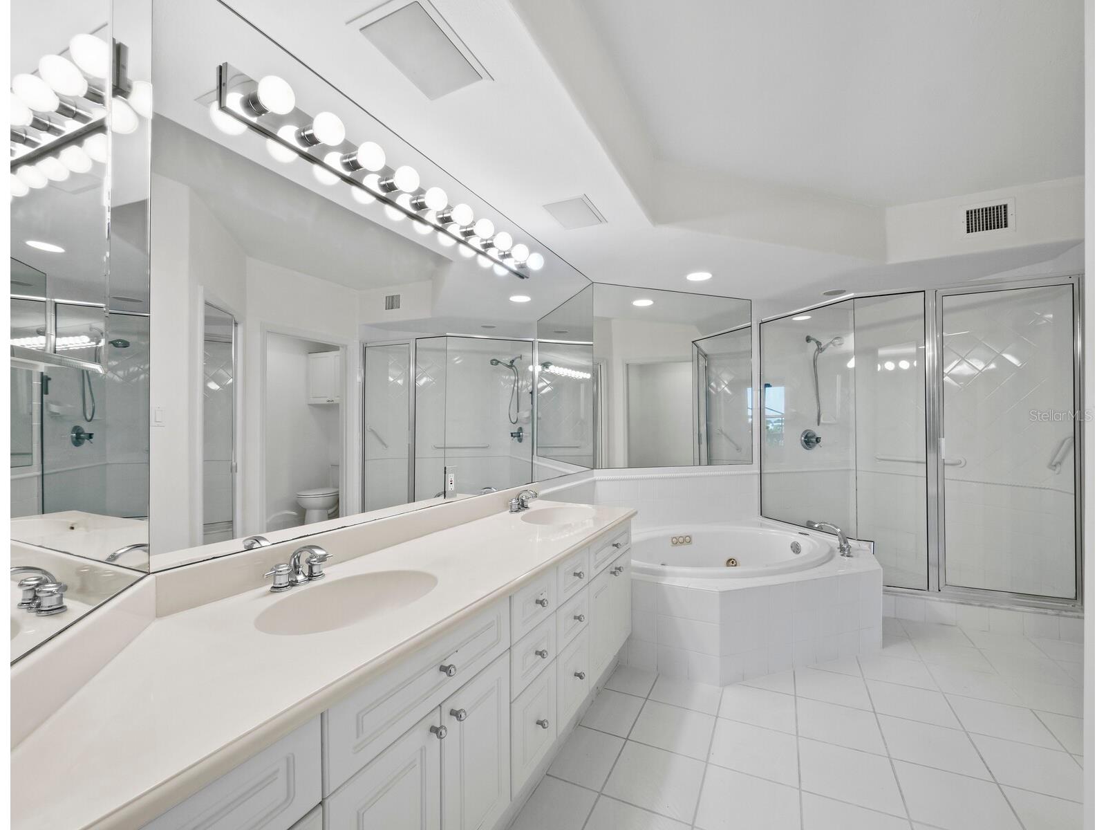 5430 Eagles Point Circle #105 Sarasota FL 34231 A4681273 image19