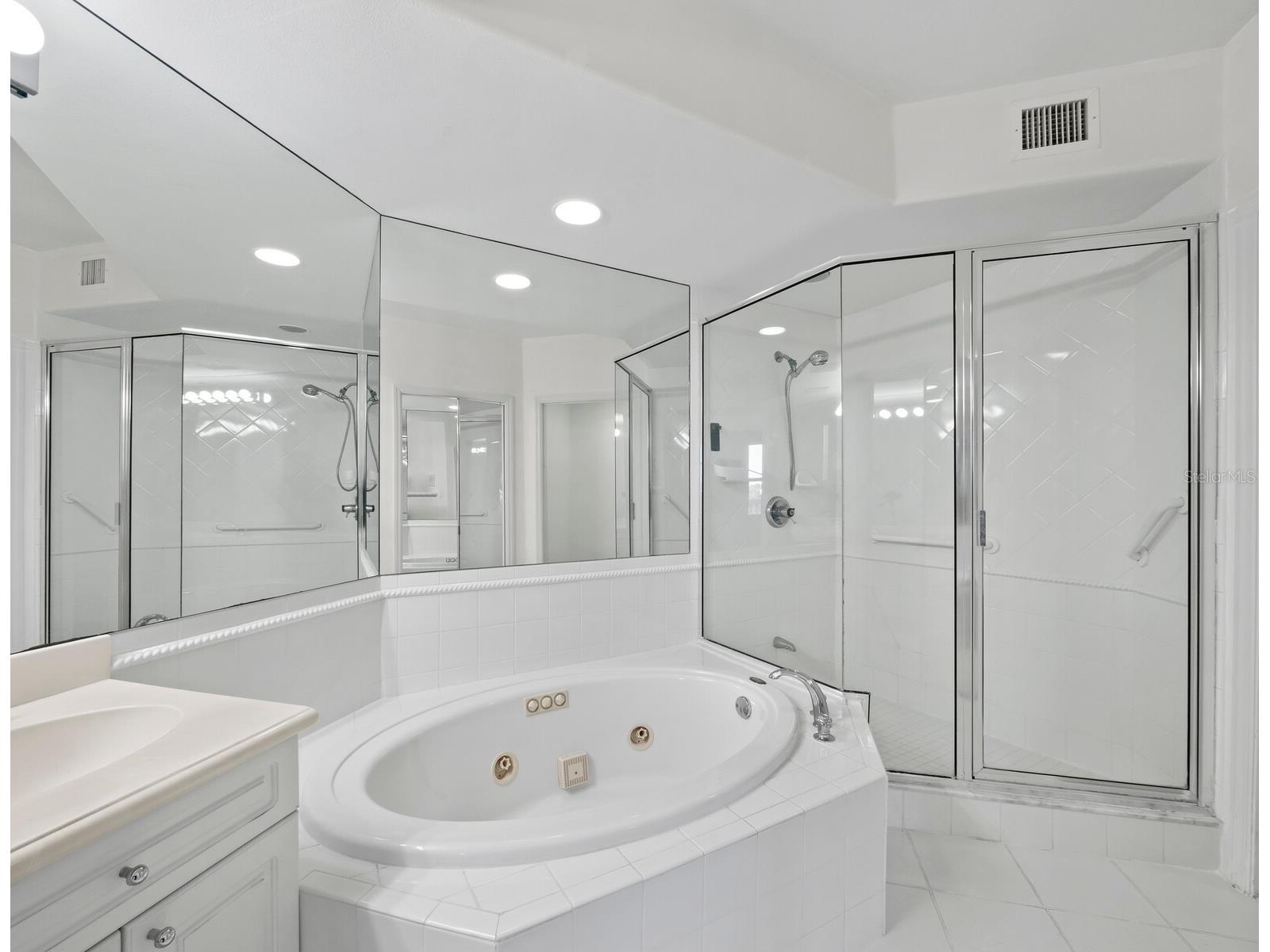 5430 Eagles Point Circle #105 Sarasota FL 34231 A4681273 image20