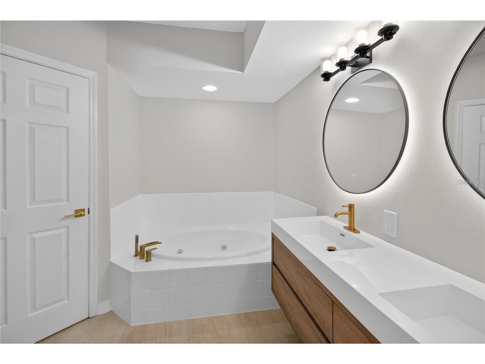 5430 Eagles Point Circle #202 Sarasota FL 34231 - PHILLIPPI CREEK A4693116 image28