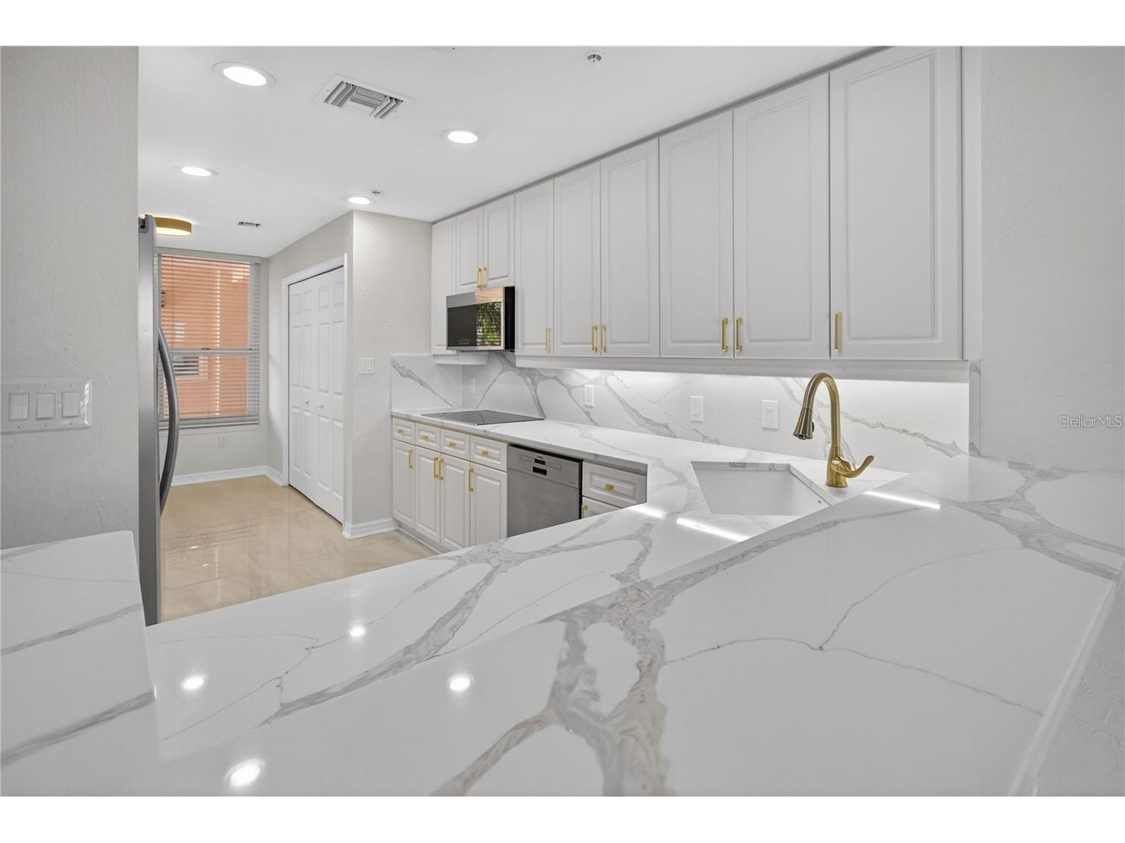 5430 Eagles Point Circle #202 Sarasota FL 34231 - PHILLIPPI CREEK A4693116 image8