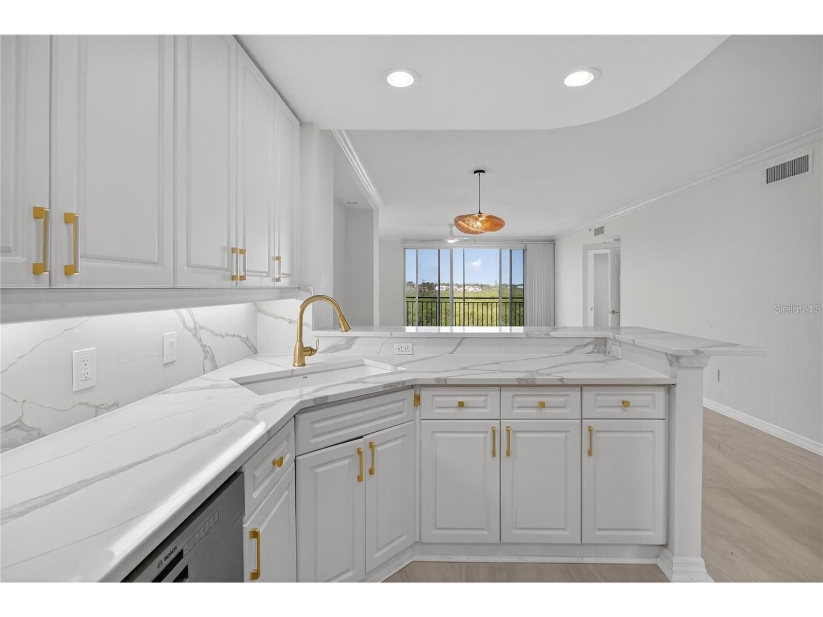 5430 Eagles Point Circle #202 Sarasota FL 34231 - PHILLIPPI CREEK A4693116 image9