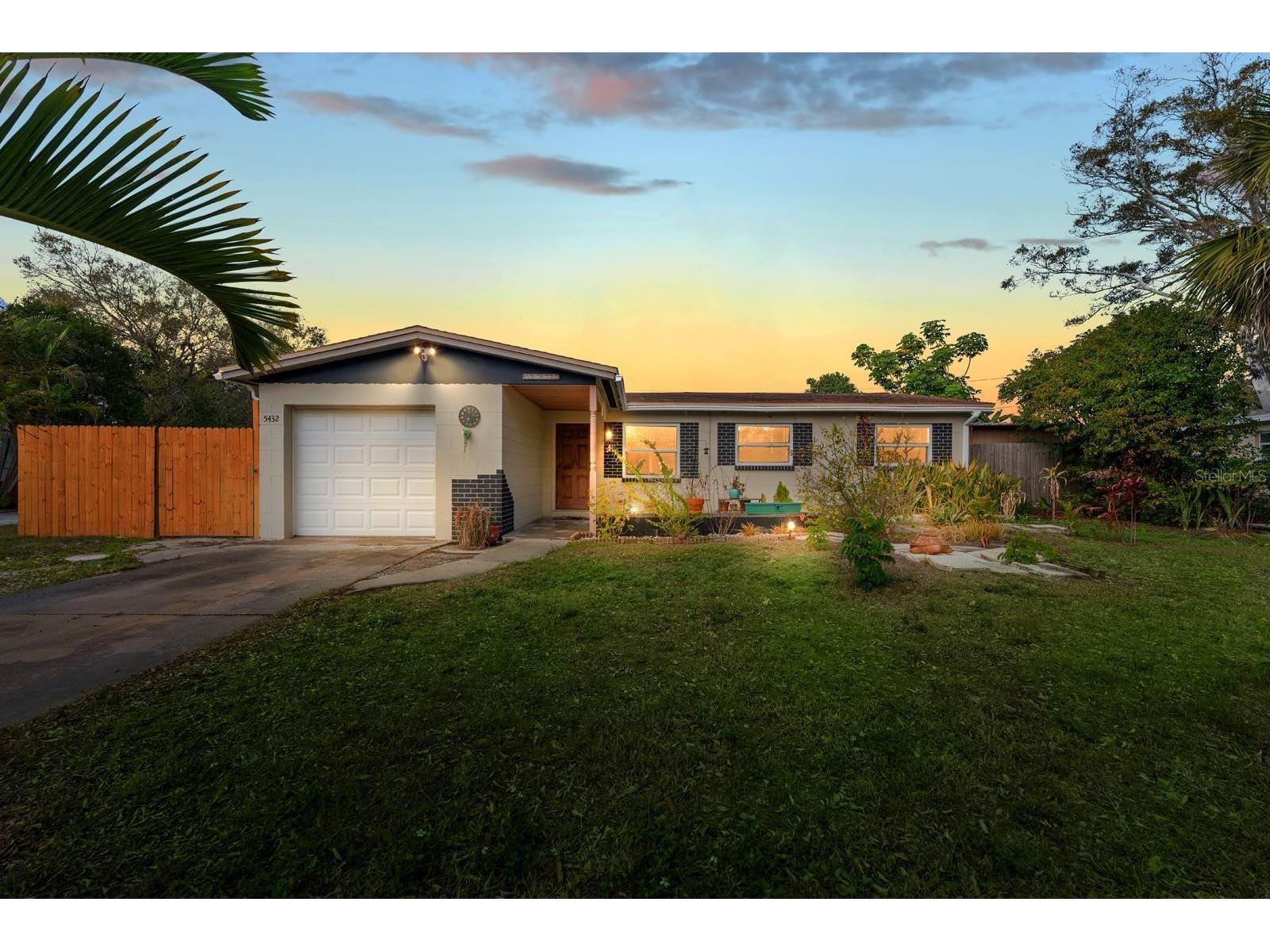 5432 63rd Way N Saint Petersburg FL 33709 TB8457160 image1
