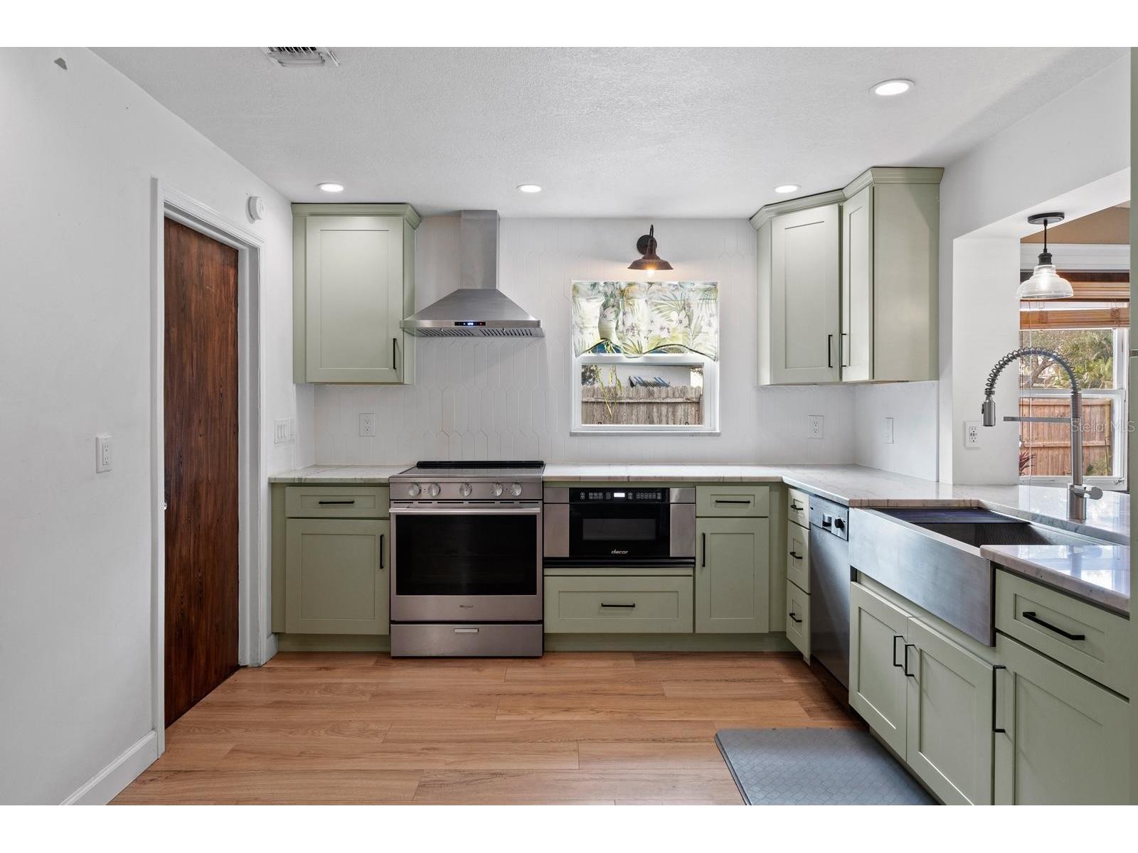 5432 63rd Way N Saint Petersburg FL 33709 TB8457160 image12