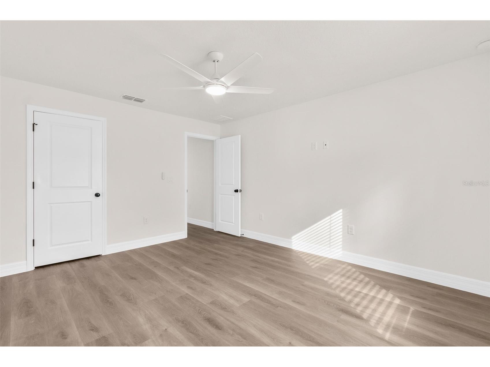 5438 Landover Boulevard Spring Hill FL 34609 W7884822 image1