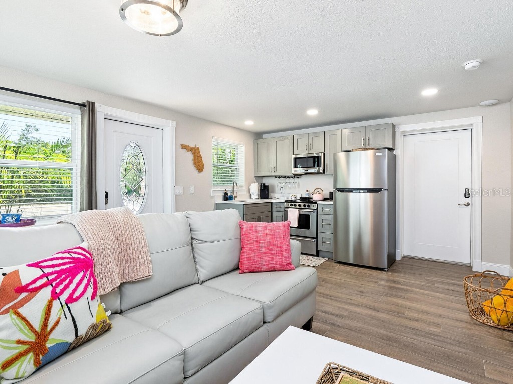 544 Canal Road Sarasota FL 34242 A4657990 image3