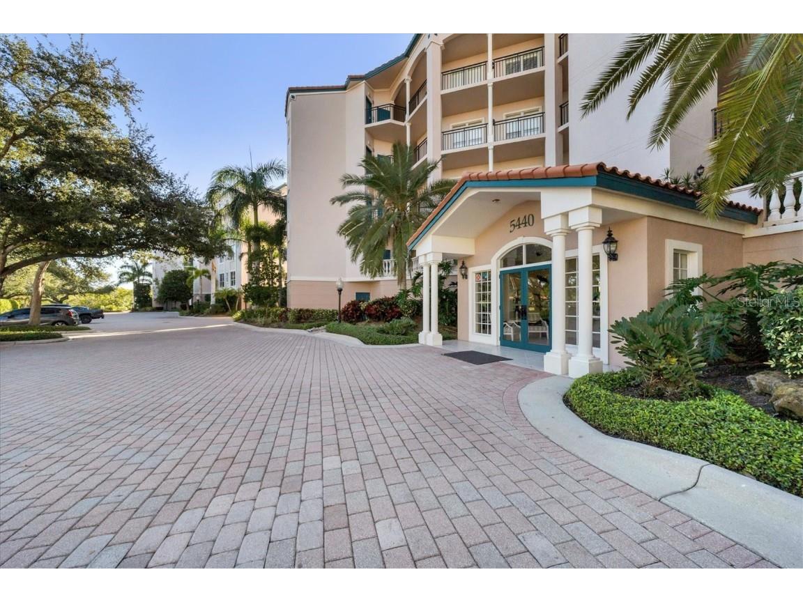 5440 Eagles Point Circle #105 Sarasota FL 34231 - PHILLIPPI CREEK A4587559 image1