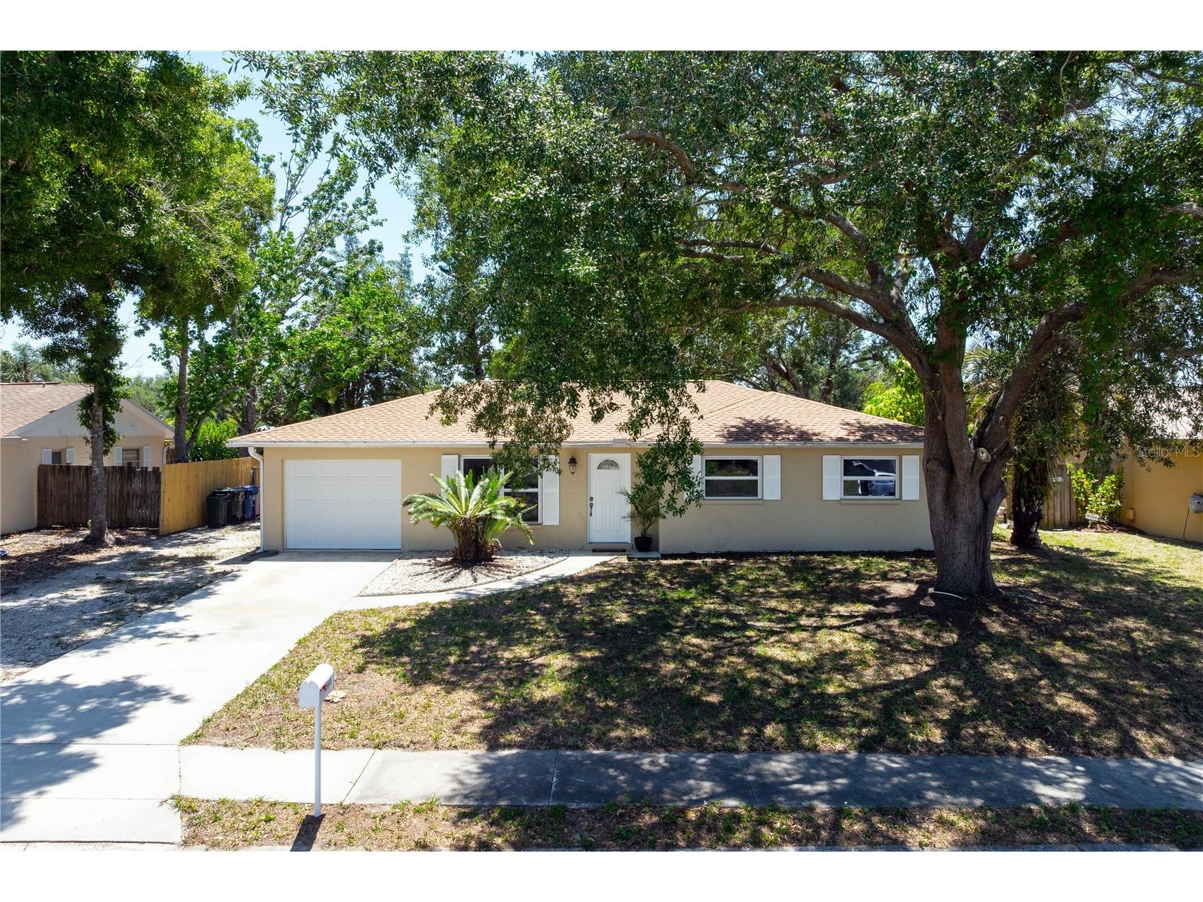5446 Foxwood Drive Sarasota FL 34232 A4692962 image1