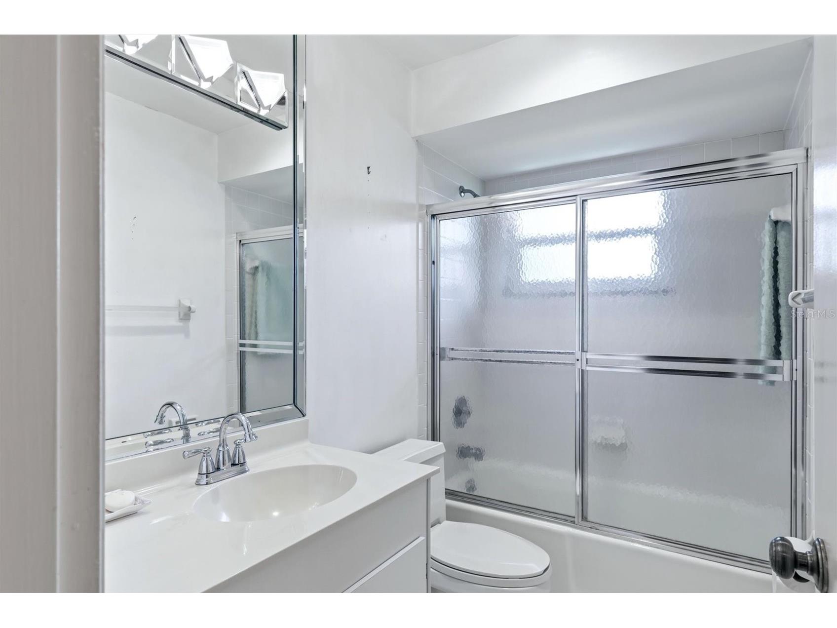 5451 Golf Pointe Drive #V-225 Sarasota FL 34243 A4698762 image22