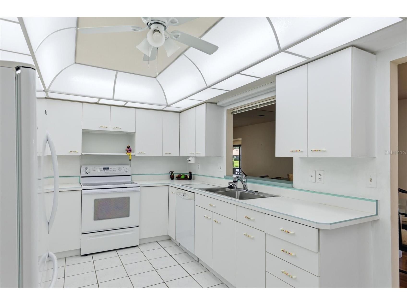 5451 Golf Pointe Drive #V-225 Sarasota FL 34243 A4698762 image3