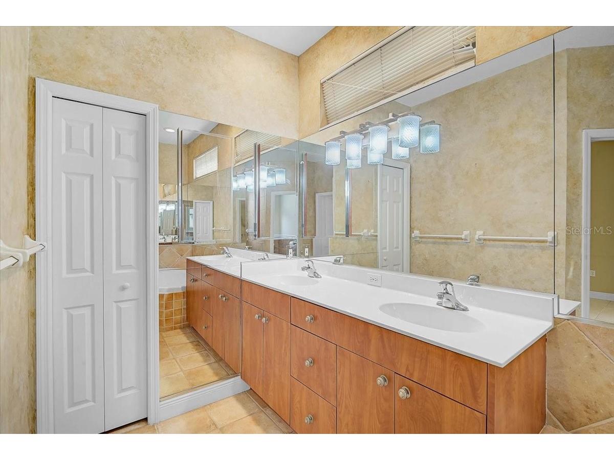 5453 Ashton Manor Drive Sarasota FL 34233 A4686593 image16