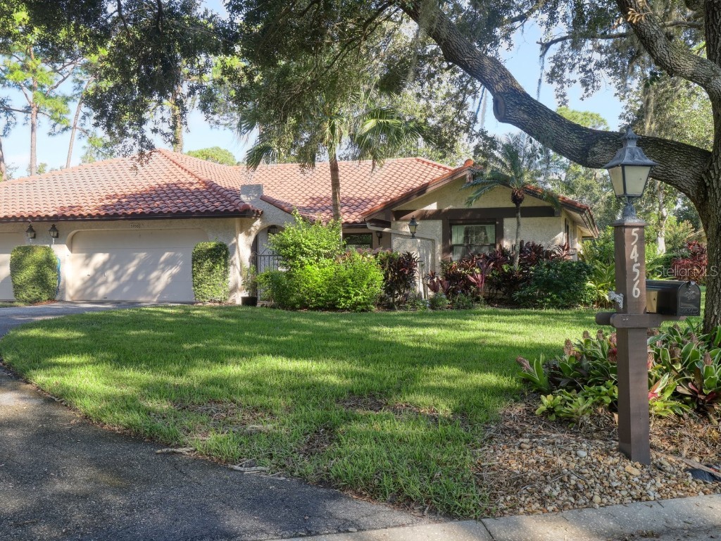 5456 Golf Pointe Drive Sarasota FL 34243 A4624245 image1