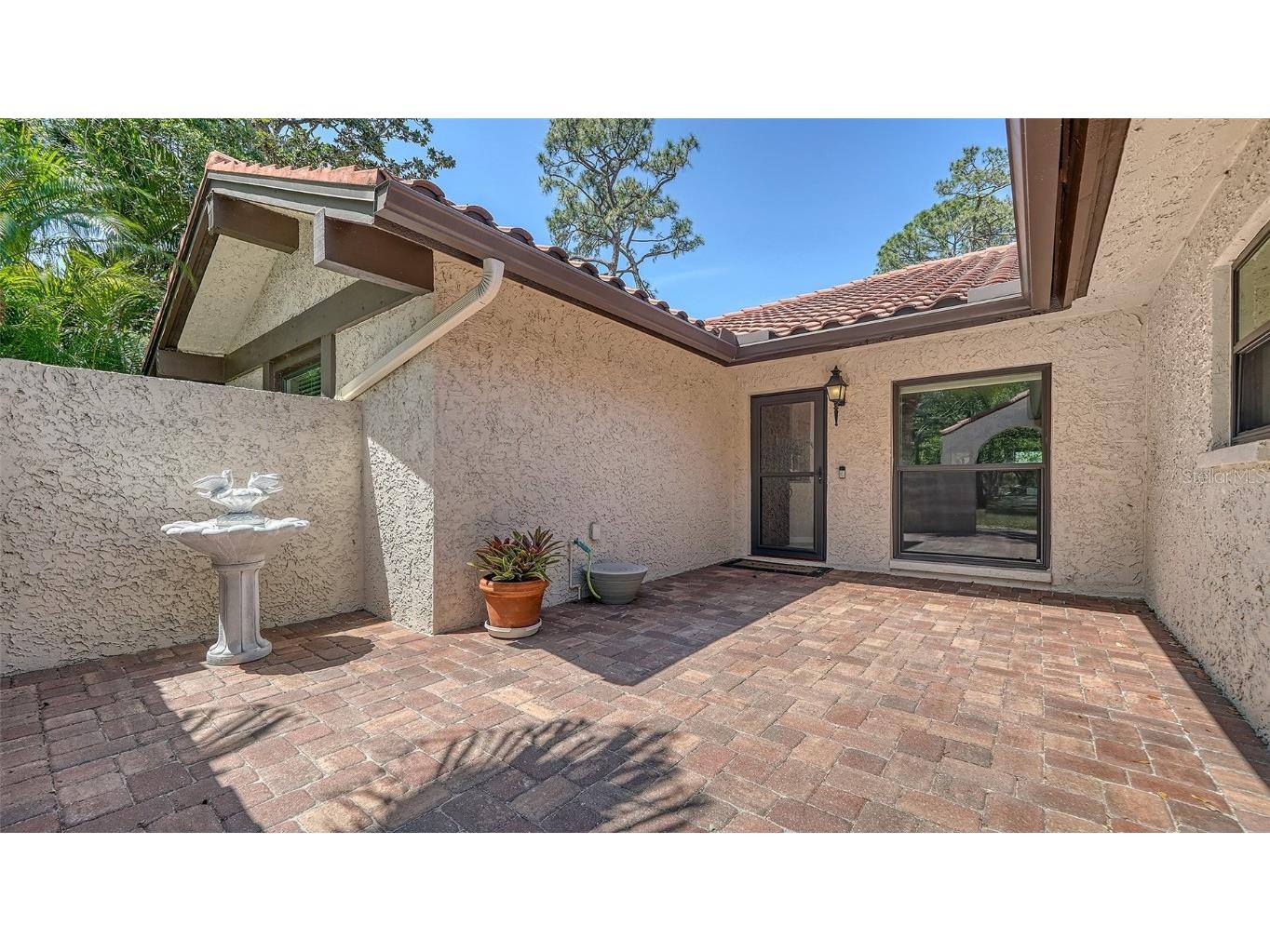 5458 Golf Pointe Drive Sarasota FL 34243 A4647409 image1