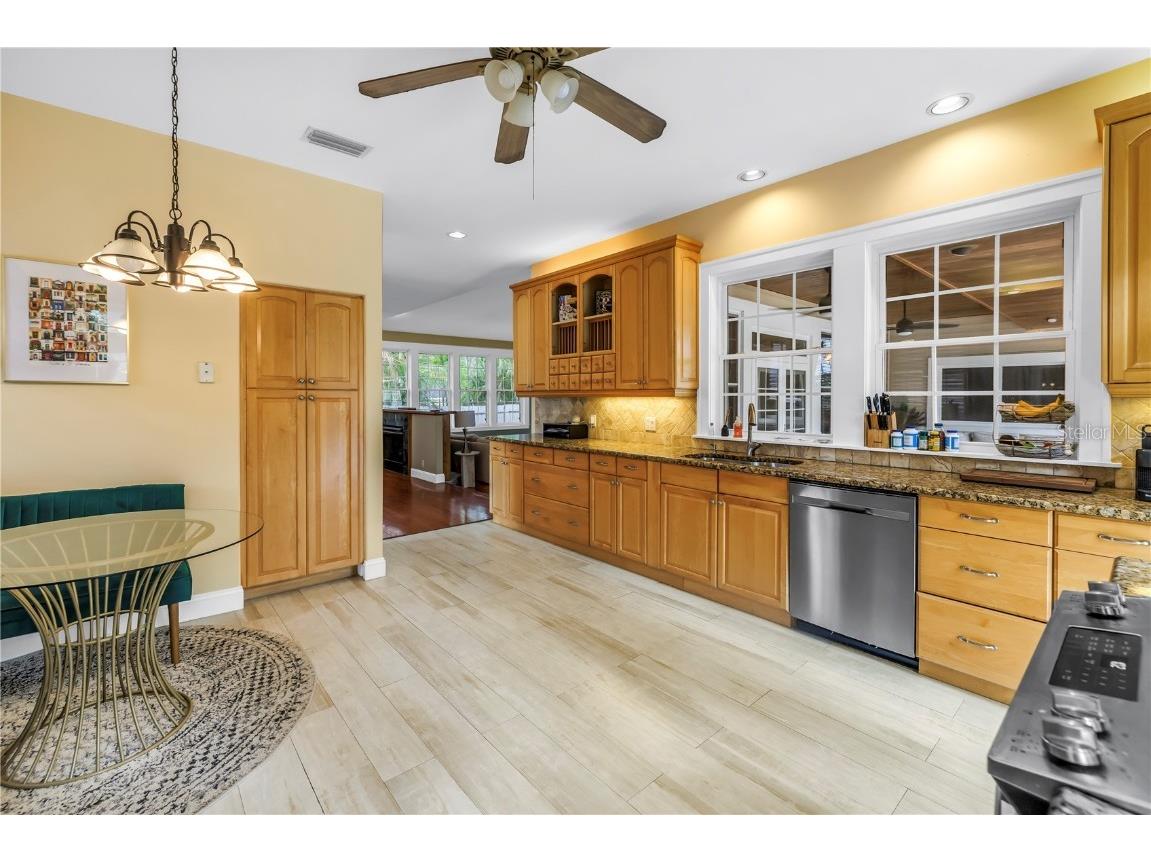 546 26th Avenue N Saint Petersburg FL 33704 TB8386165 image12