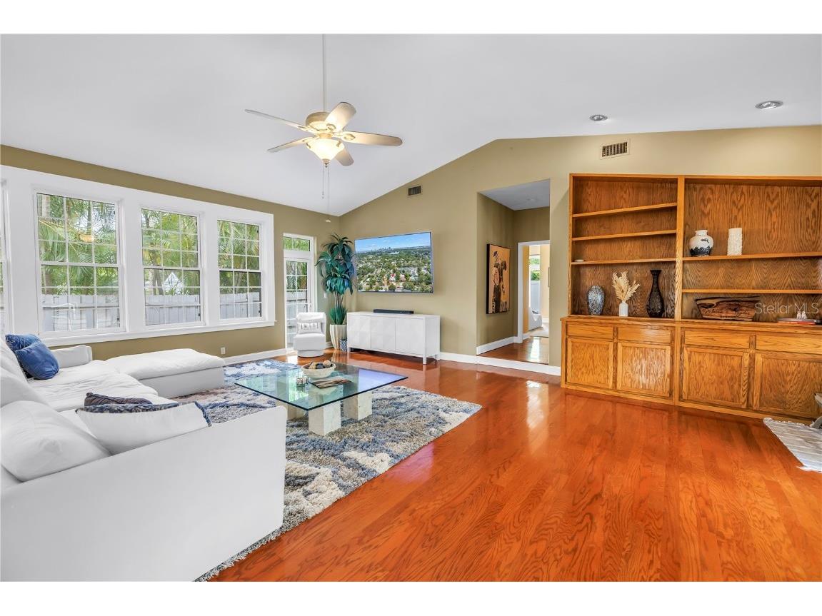 546 26th Avenue N Saint Petersburg FL 33704 TB8386165 image17