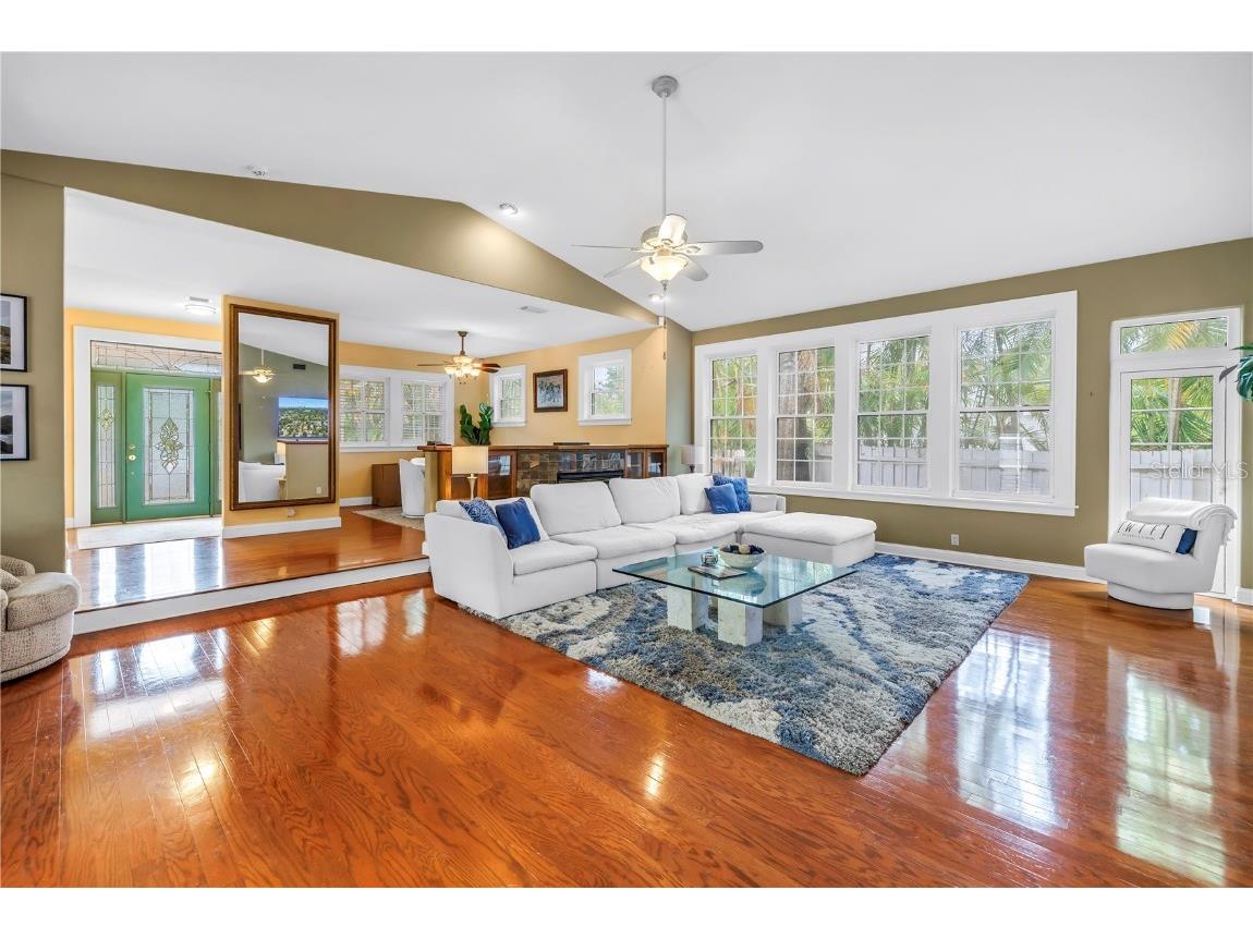 546 26th Avenue N Saint Petersburg FL 33704 TB8386165 image18