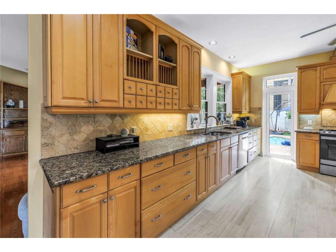 546 26th Avenue N Saint Petersburg FL 33704 TB8386165 image9