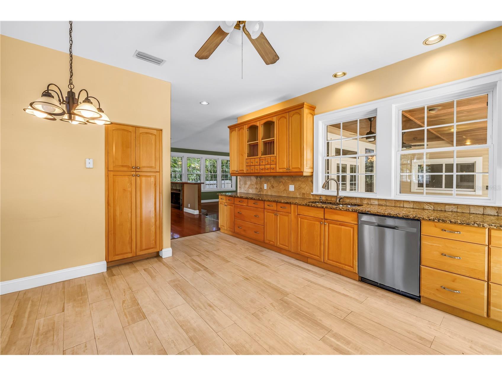 546 26th Avenue N Saint Petersburg FL 33704 TB8474555 image15