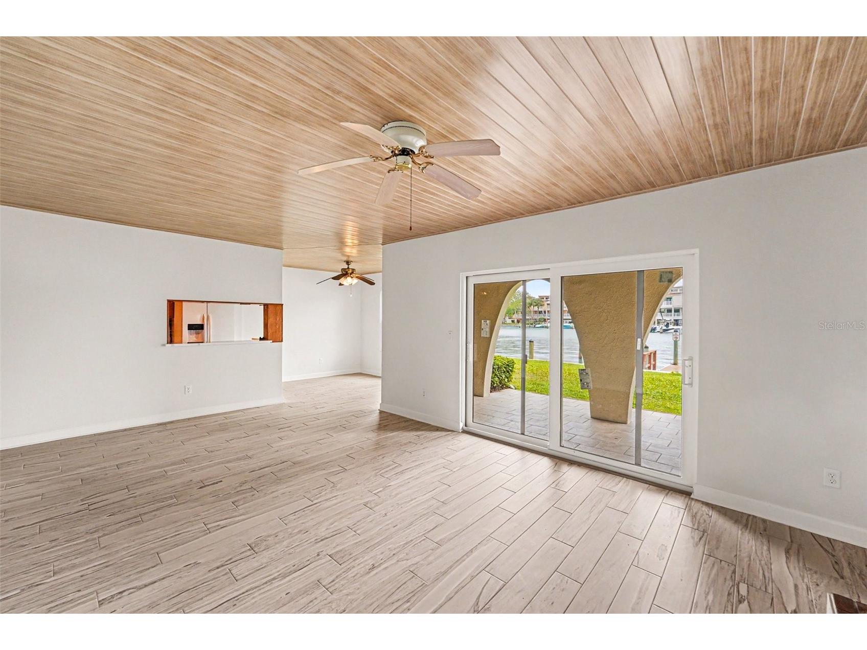 546 Plaza Seville Court #85 Treasure Island FL 33706 TB8503889 image2