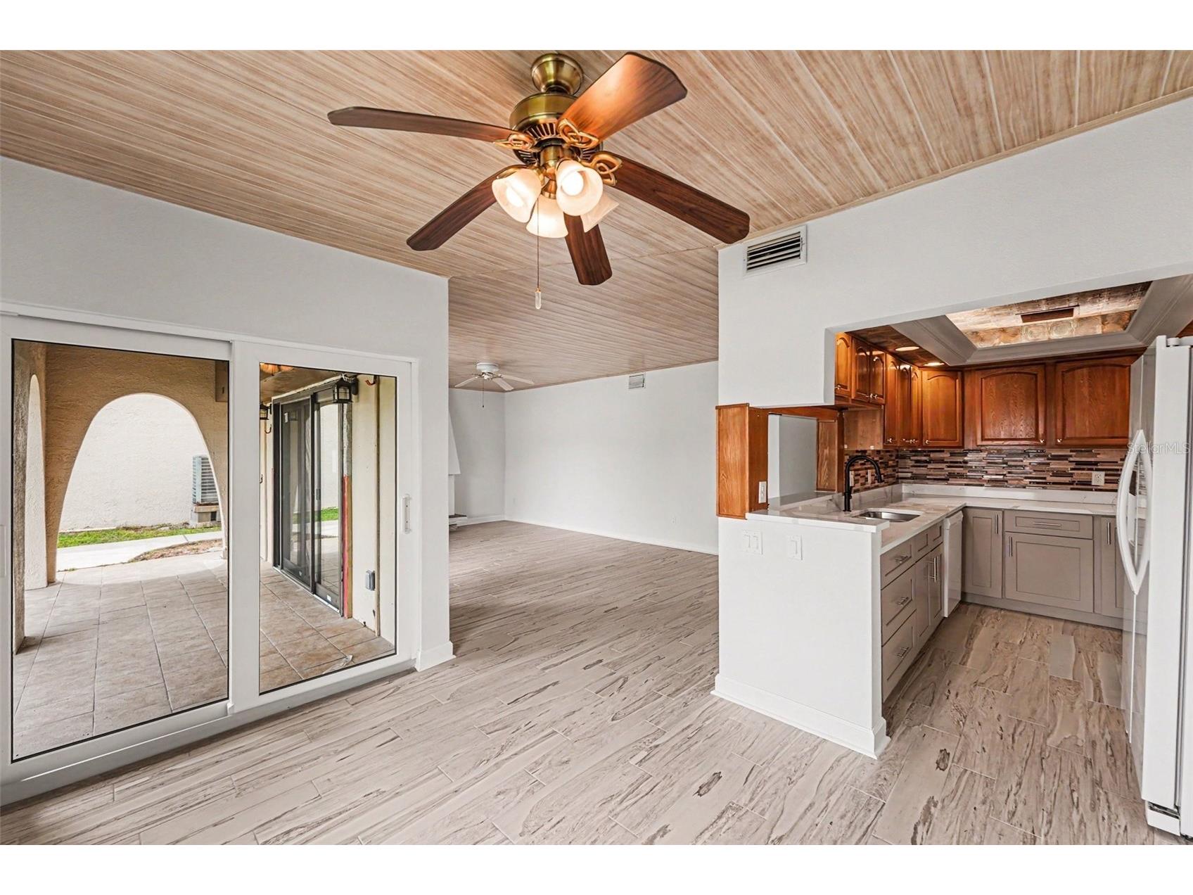 546 Plaza Seville Court #85 Treasure Island FL 33706 TB8503889 image4