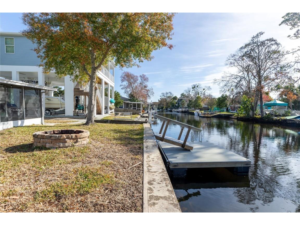 5461 Circle Drive Weeki Wachee FL 34607 - WEEKI WACHEE RIVER U8227175 image1