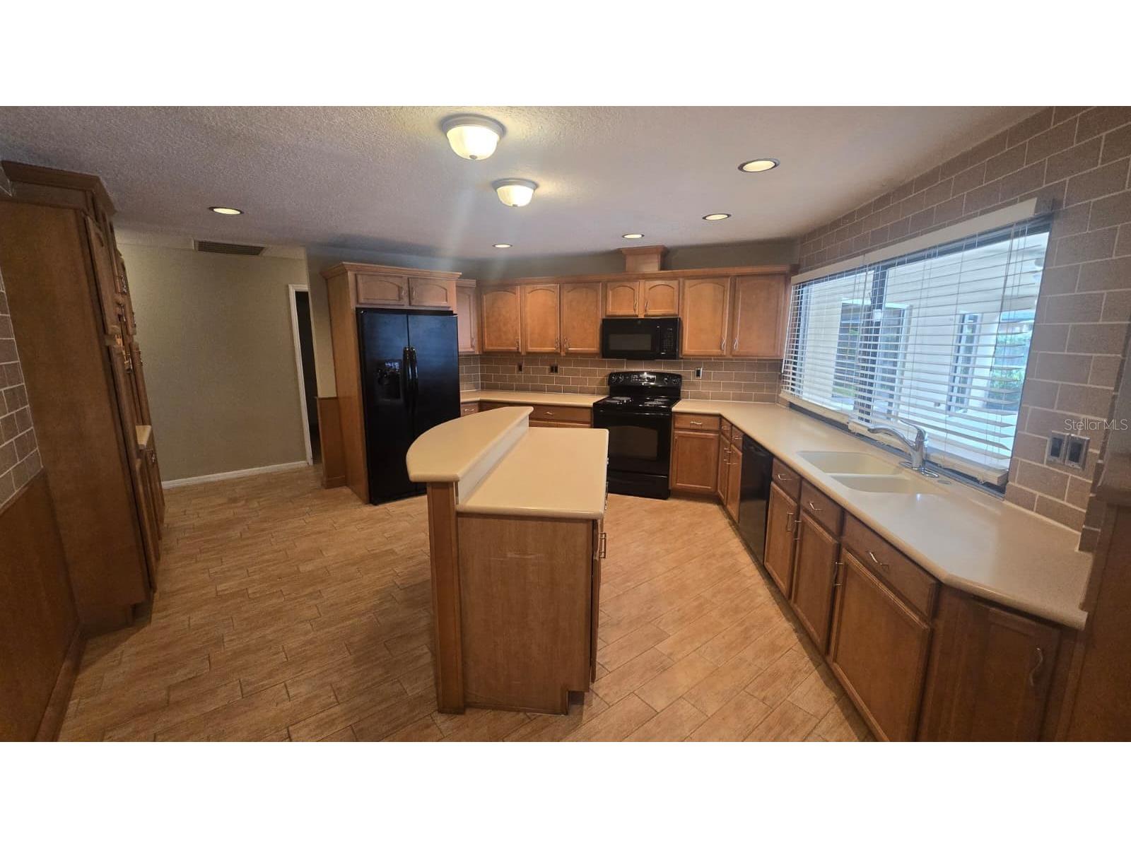 5461 Oakridge Drive Palm Harbor FL 34685 TB8526582 image4