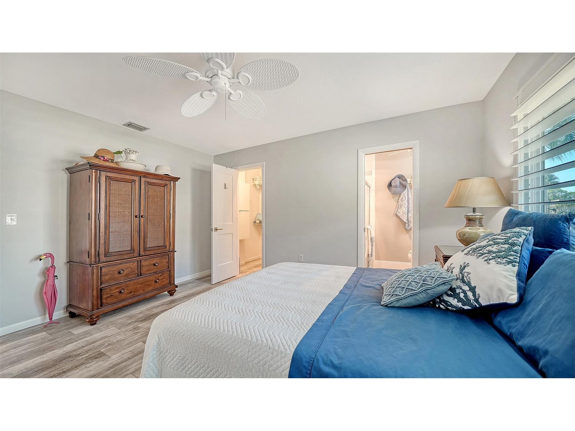 5469 Riverbluff Circle #42 Sarasota FL 34231 A4683312 image18