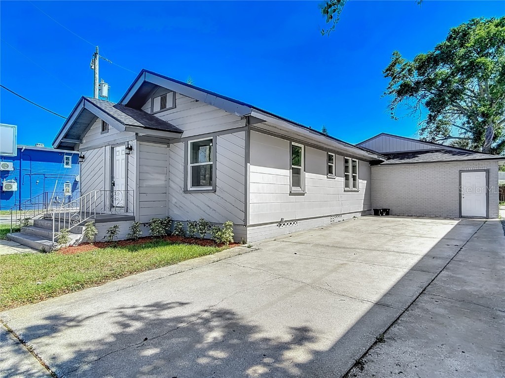 547 N Ridgewood Avenue Daytona Beach FL 32114 O6299469 image1