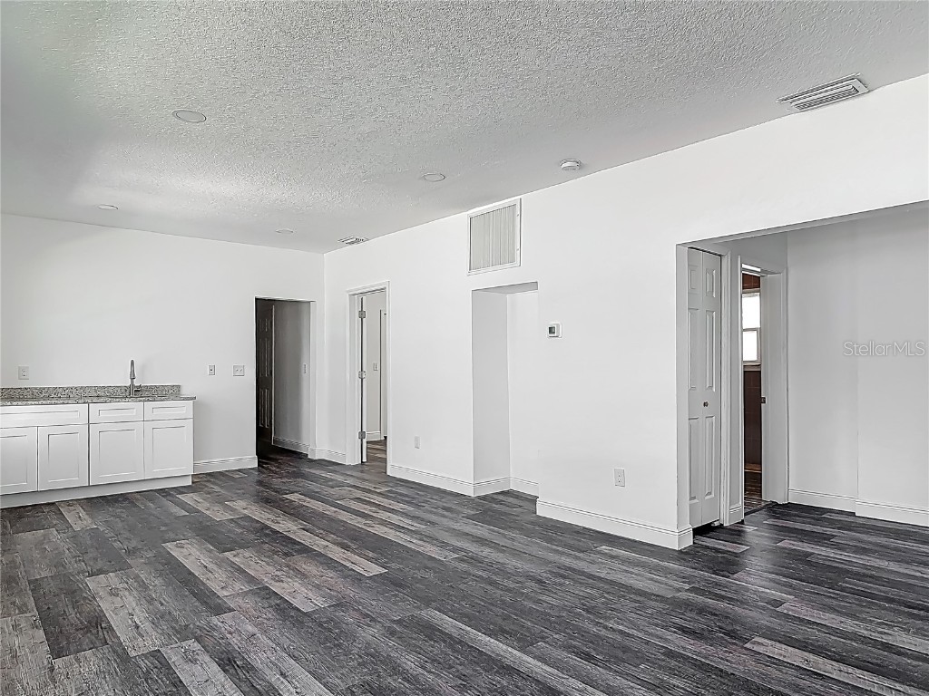 547 N Ridgewood Avenue Daytona Beach FL 32114 O6299469 image8