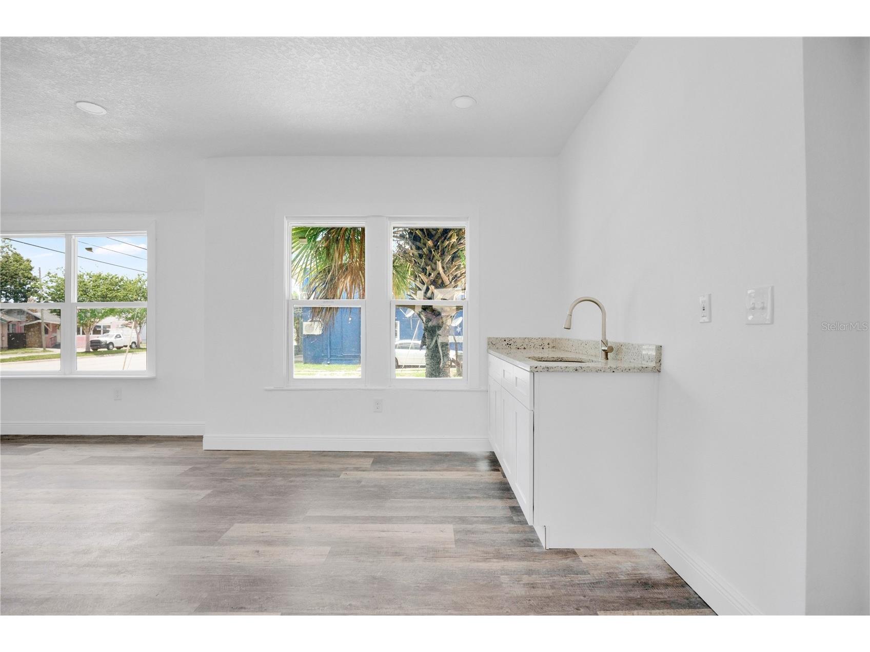 547 N Ridgewood Avenue Daytona Beach FL 32114 V4949523 image12