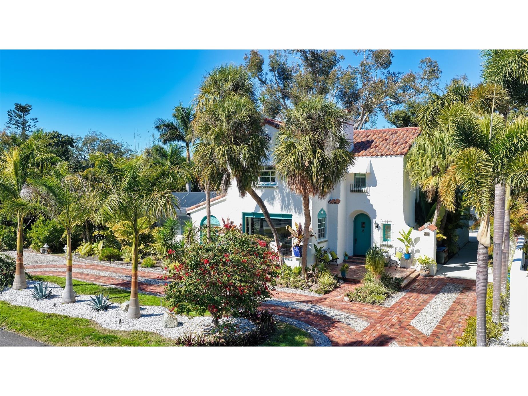 547 N Shore Drive Sarasota FL 34234 A4682843 image1