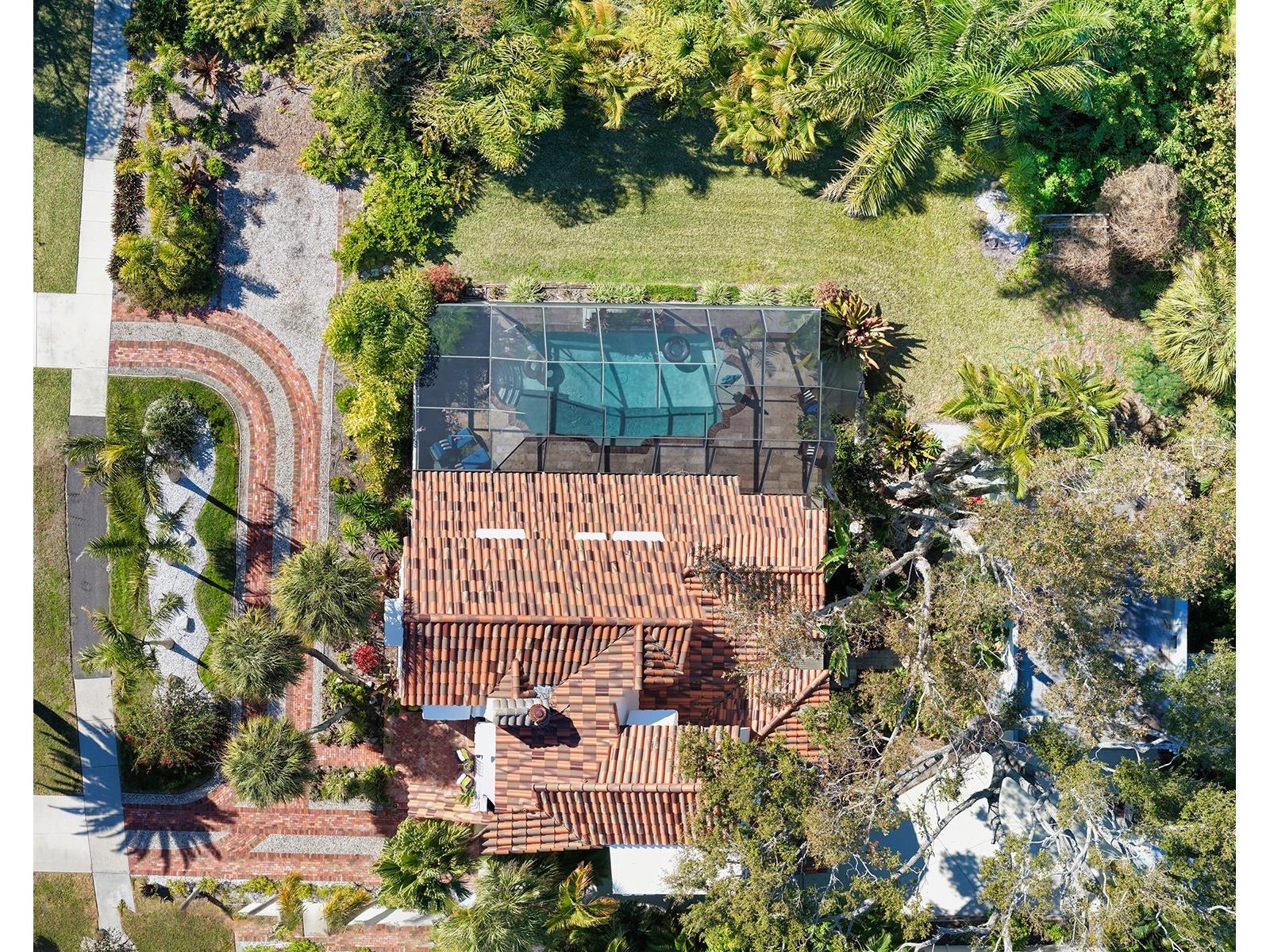 547 N Shore Drive Sarasota FL 34234 A4682843 image4