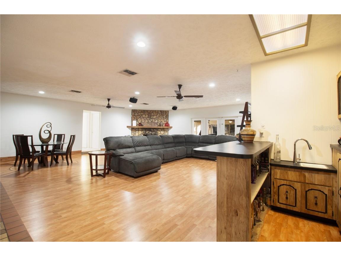 547 Oleander Way S Saint Petersburg FL 33707 TB8442501 image10