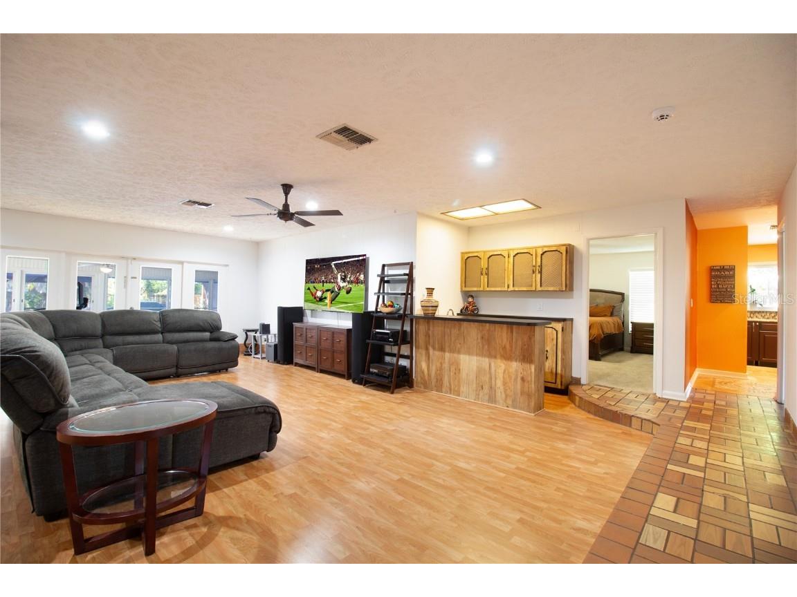 547 Oleander Way S Saint Petersburg FL 33707 TB8442501 image12