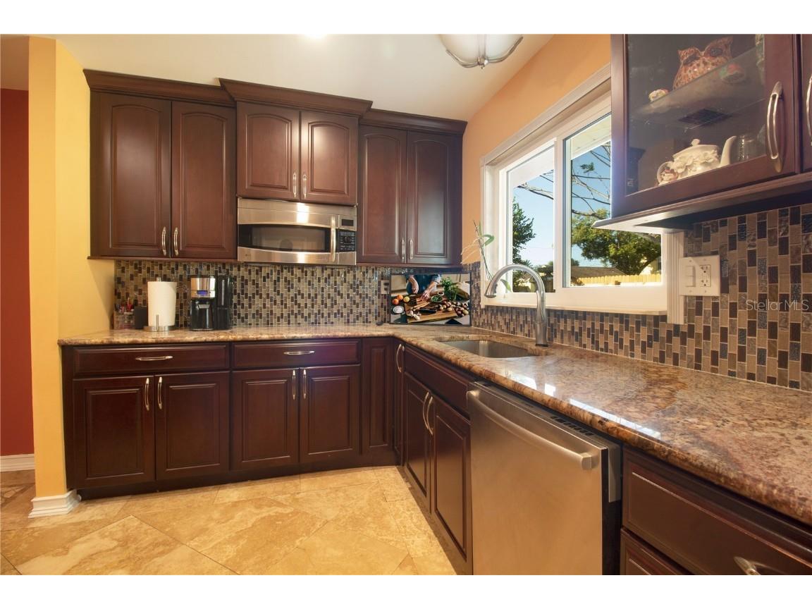 547 Oleander Way S Saint Petersburg FL 33707 TB8442501 image19