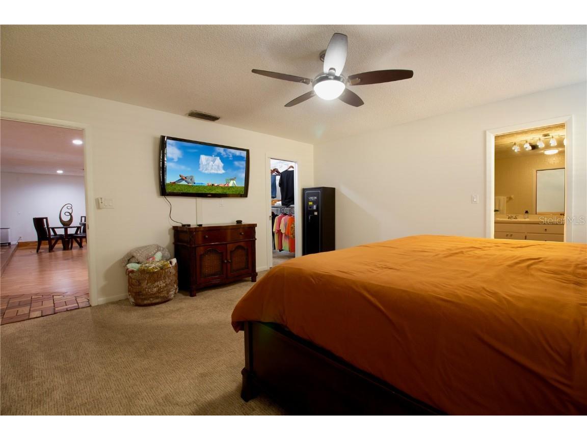 547 Oleander Way S Saint Petersburg FL 33707 TB8442501 image25