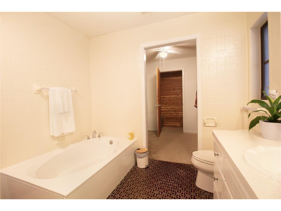 547 Oleander Way S Saint Petersburg FL 33707 TB8442501 image27