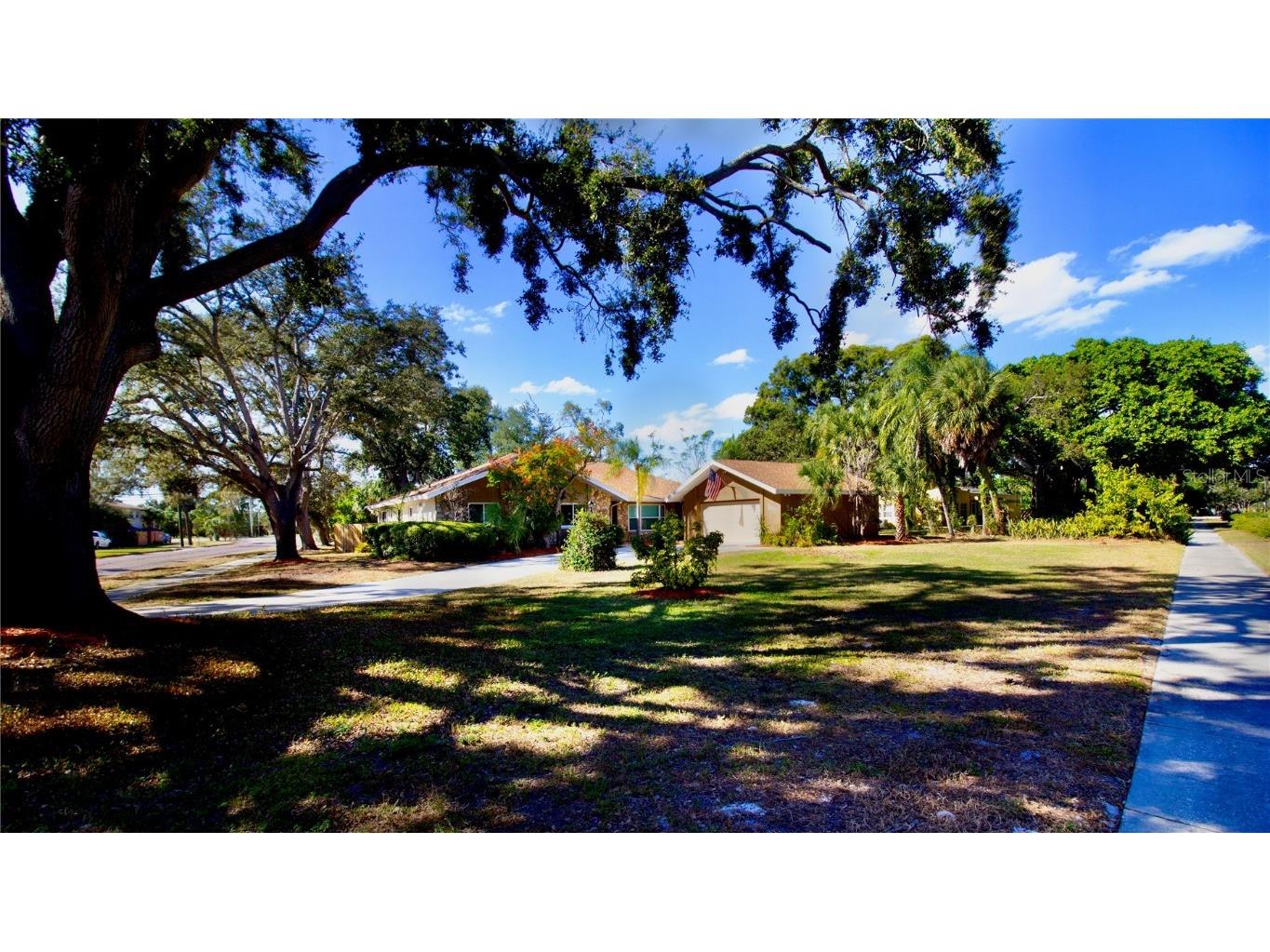 547 Oleander Way S Saint Petersburg FL 33707 TB8442501 image3