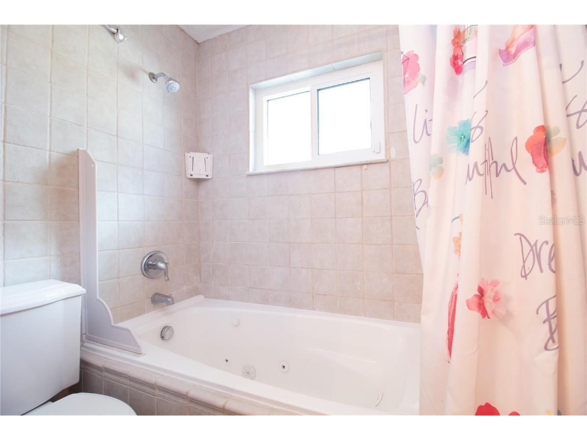 547 Oleander Way S Saint Petersburg FL 33707 TB8442501 image37