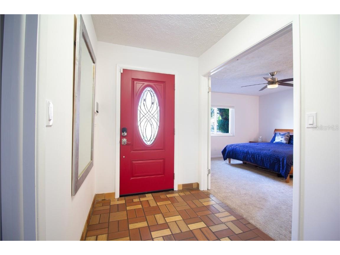 547 Oleander Way S Saint Petersburg FL 33707 TB8442501 image5