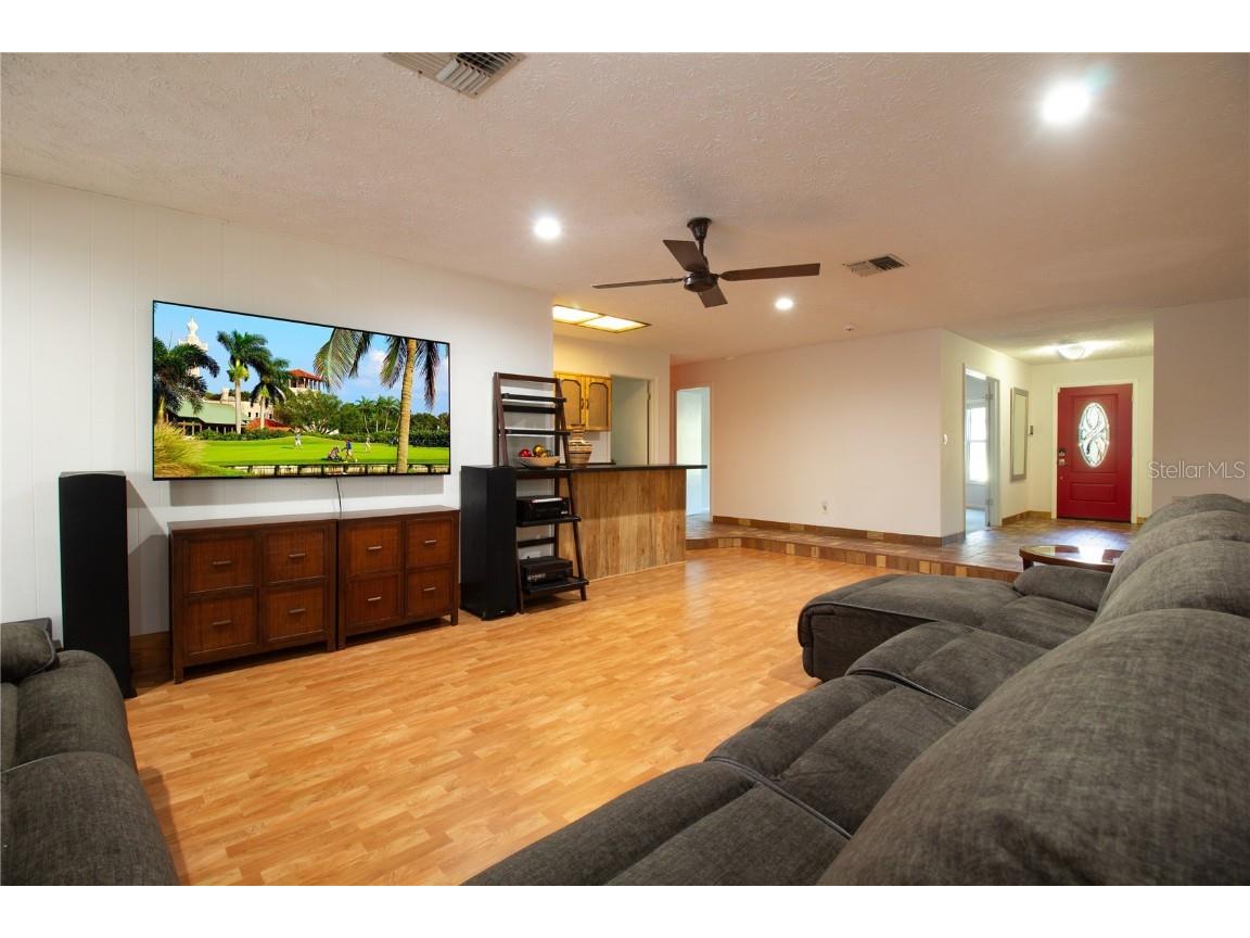 547 Oleander Way S Saint Petersburg FL 33707 TB8442501 image9